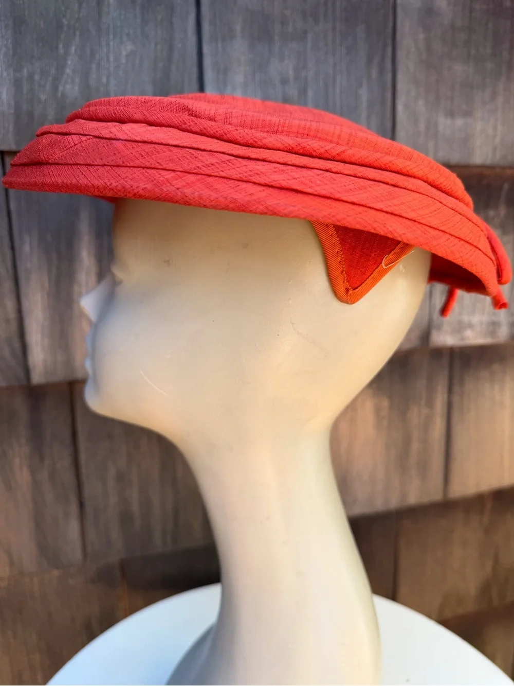 Vintage 1960s saucer style hat rusty orange fabric bow size OS no label.